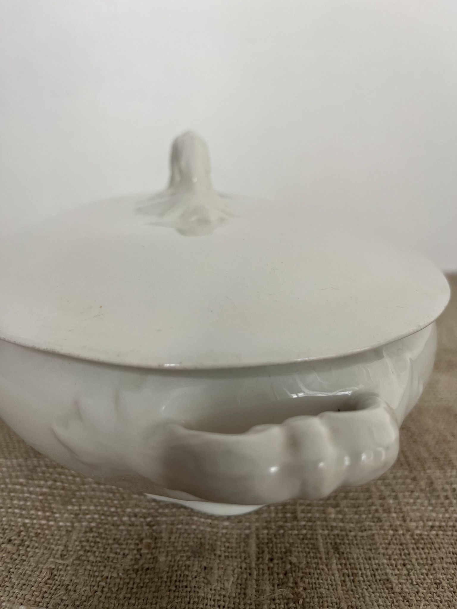 White earthenware vegetable dish, Maekin England