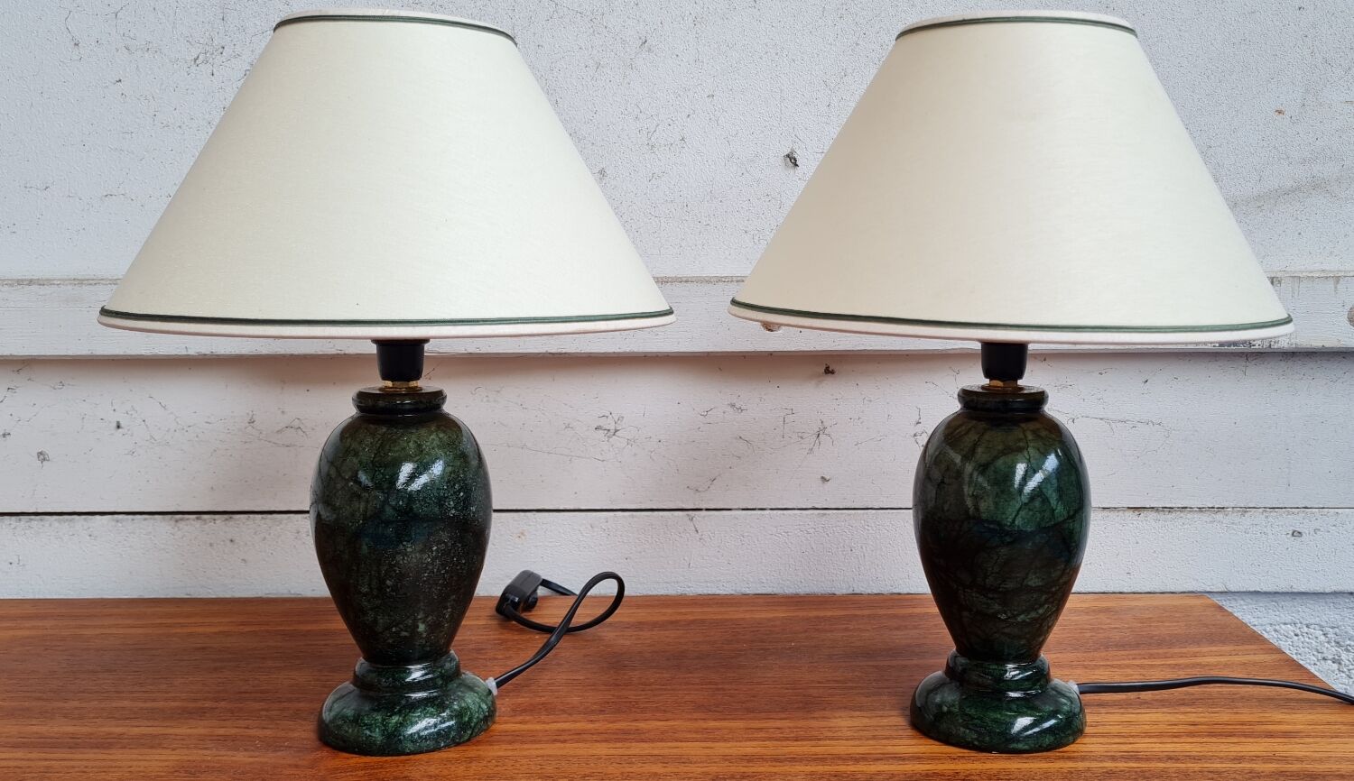 Emerald green alabaster lamp