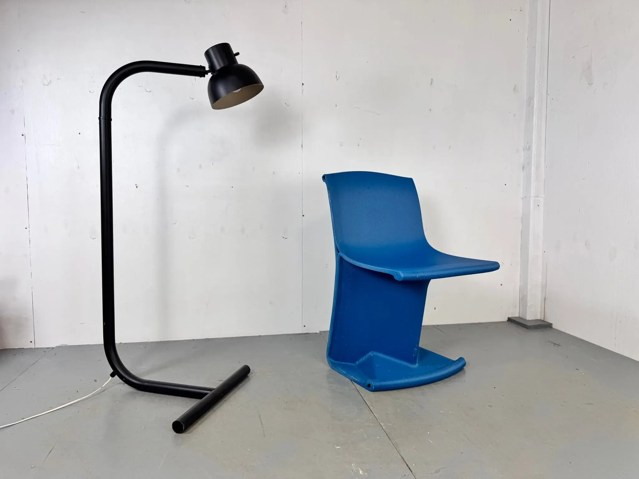Chaise moderne futuriste infinie imprimée en 3D attribuée à Dirk Vander Kooij, années 2000.