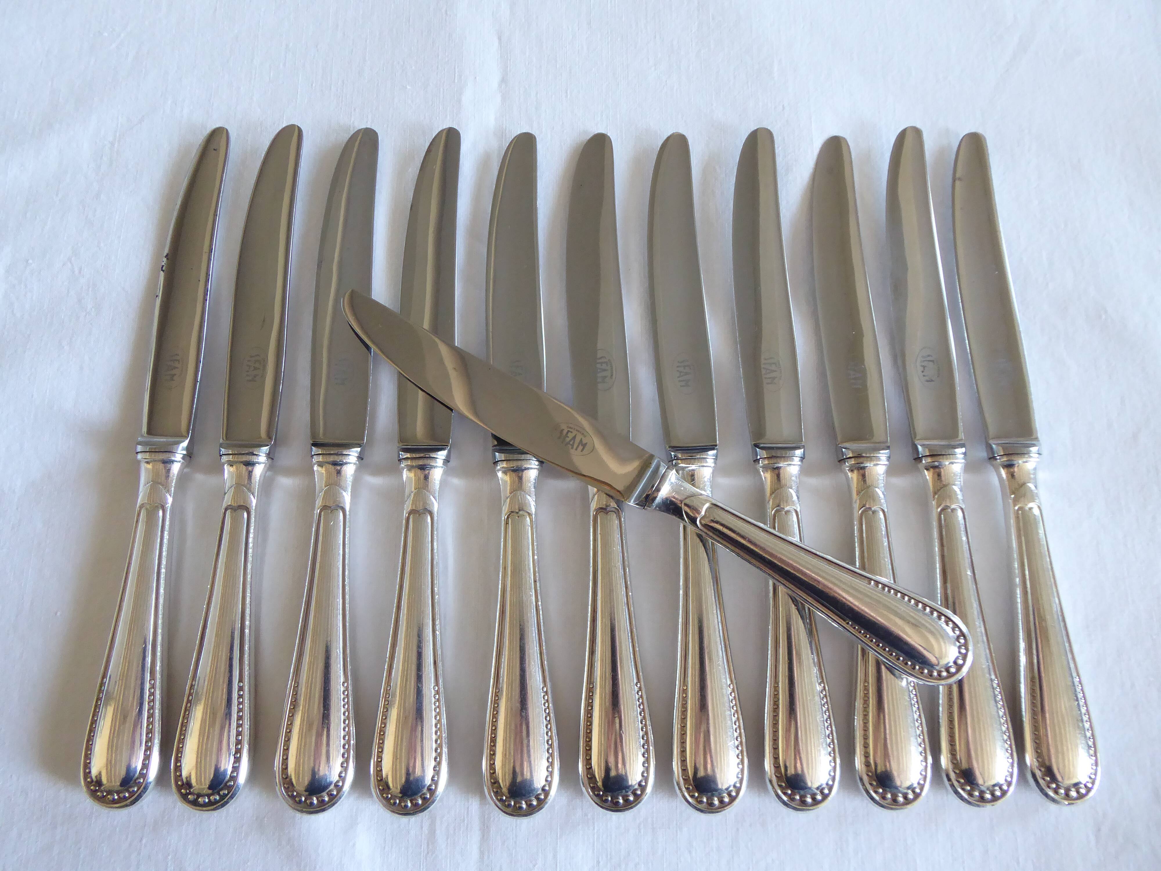 12 couteaux de table métal argenté