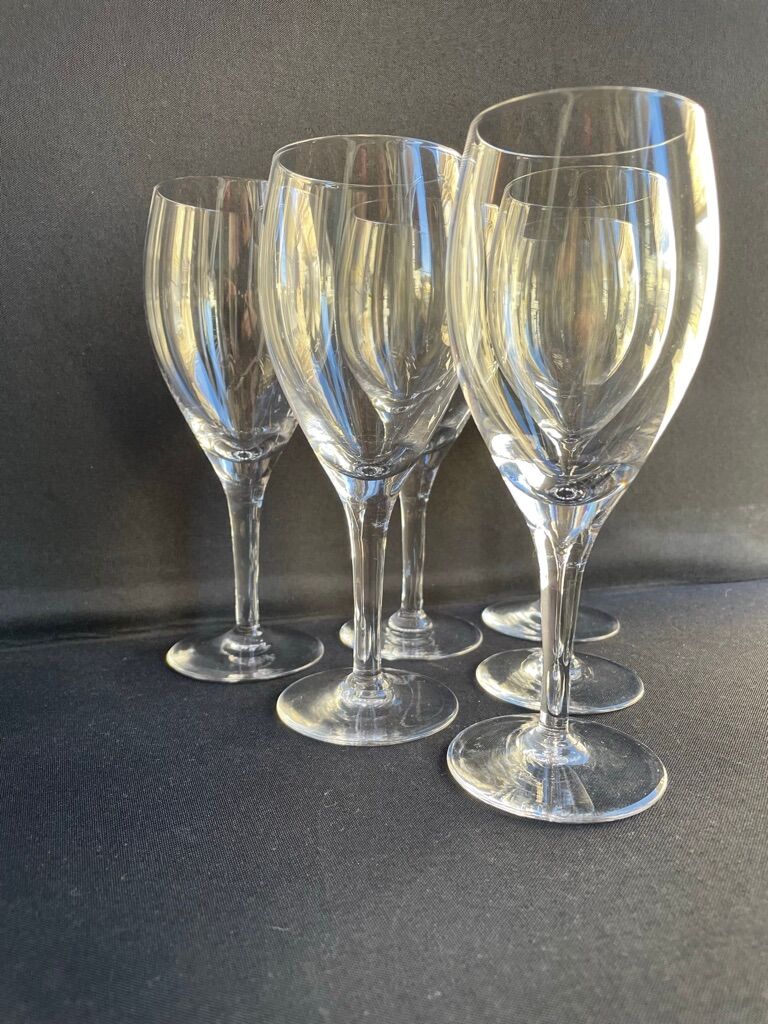 Red wine glasses