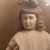 Photographie ancienne , jeune fille au ruban XIX siècle