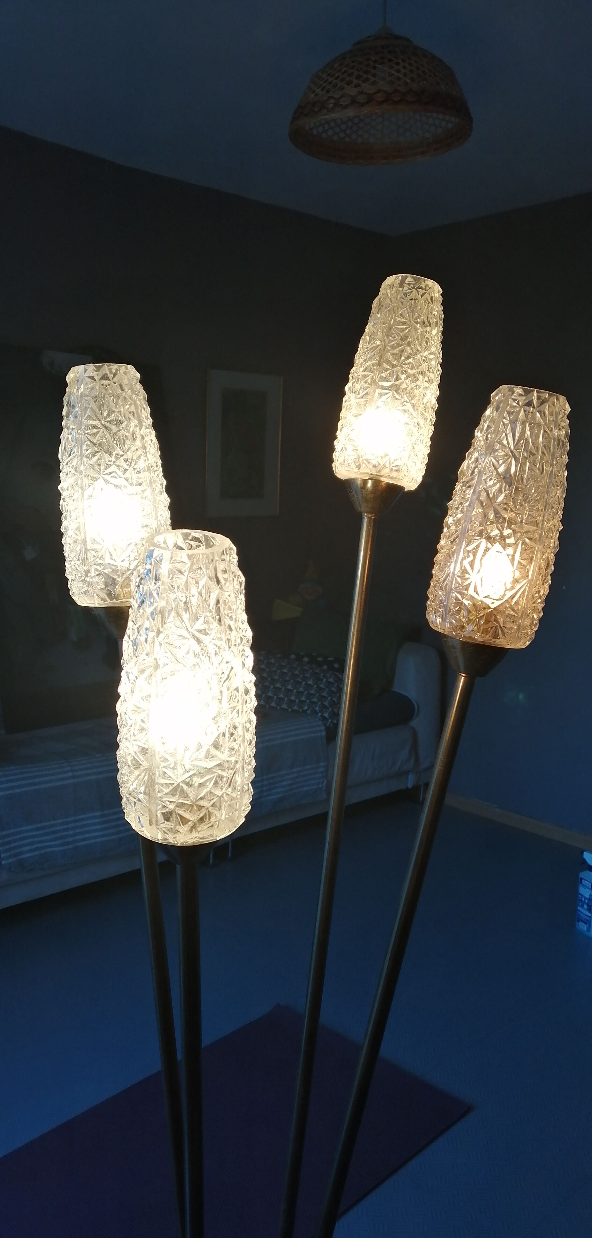 Floor lamp tripod table