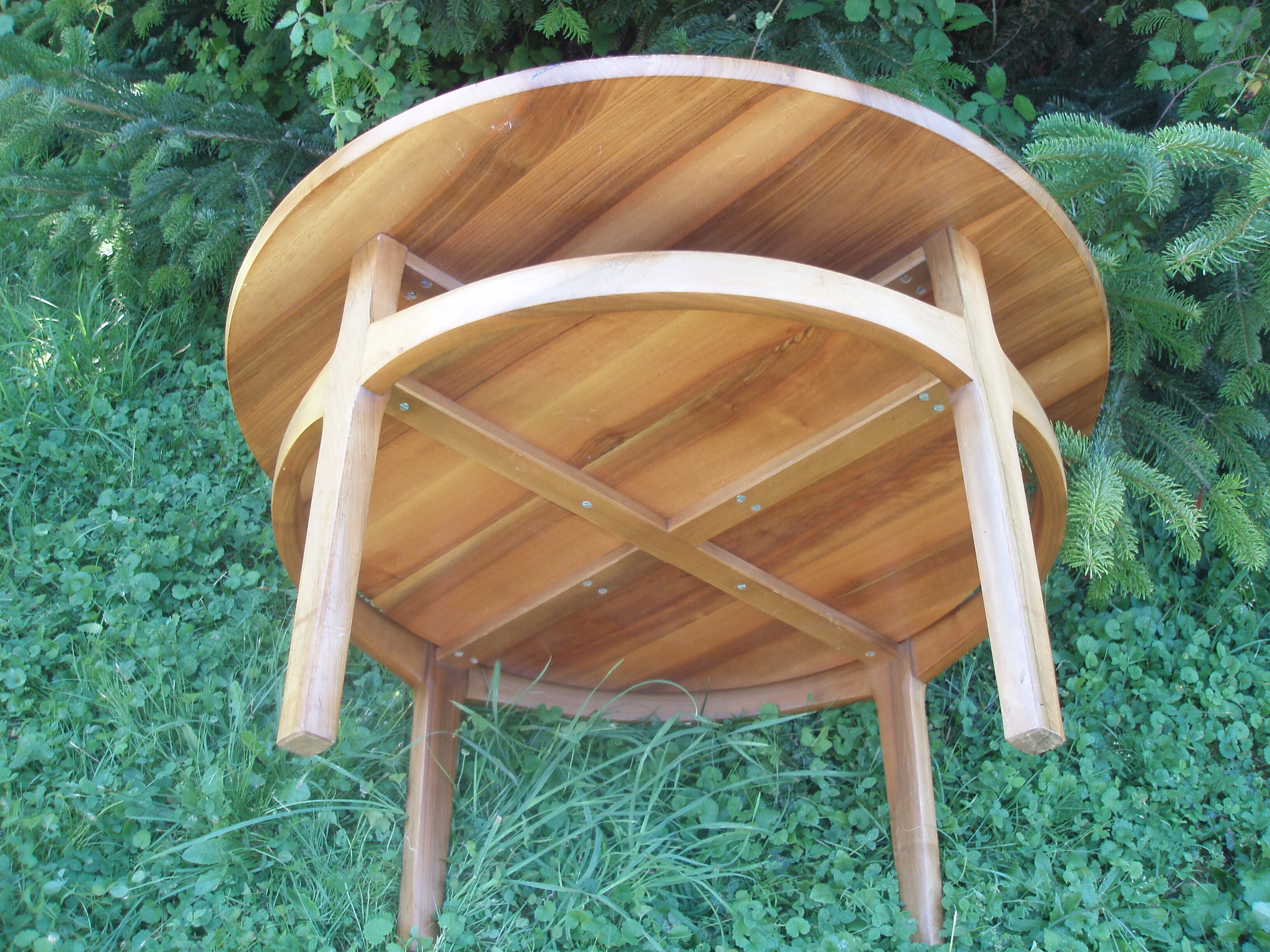 Round coffee table in solid walnut double tray of the 1970s