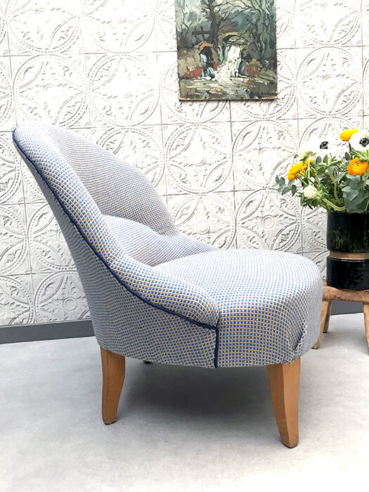 Re-tapisd toad chair