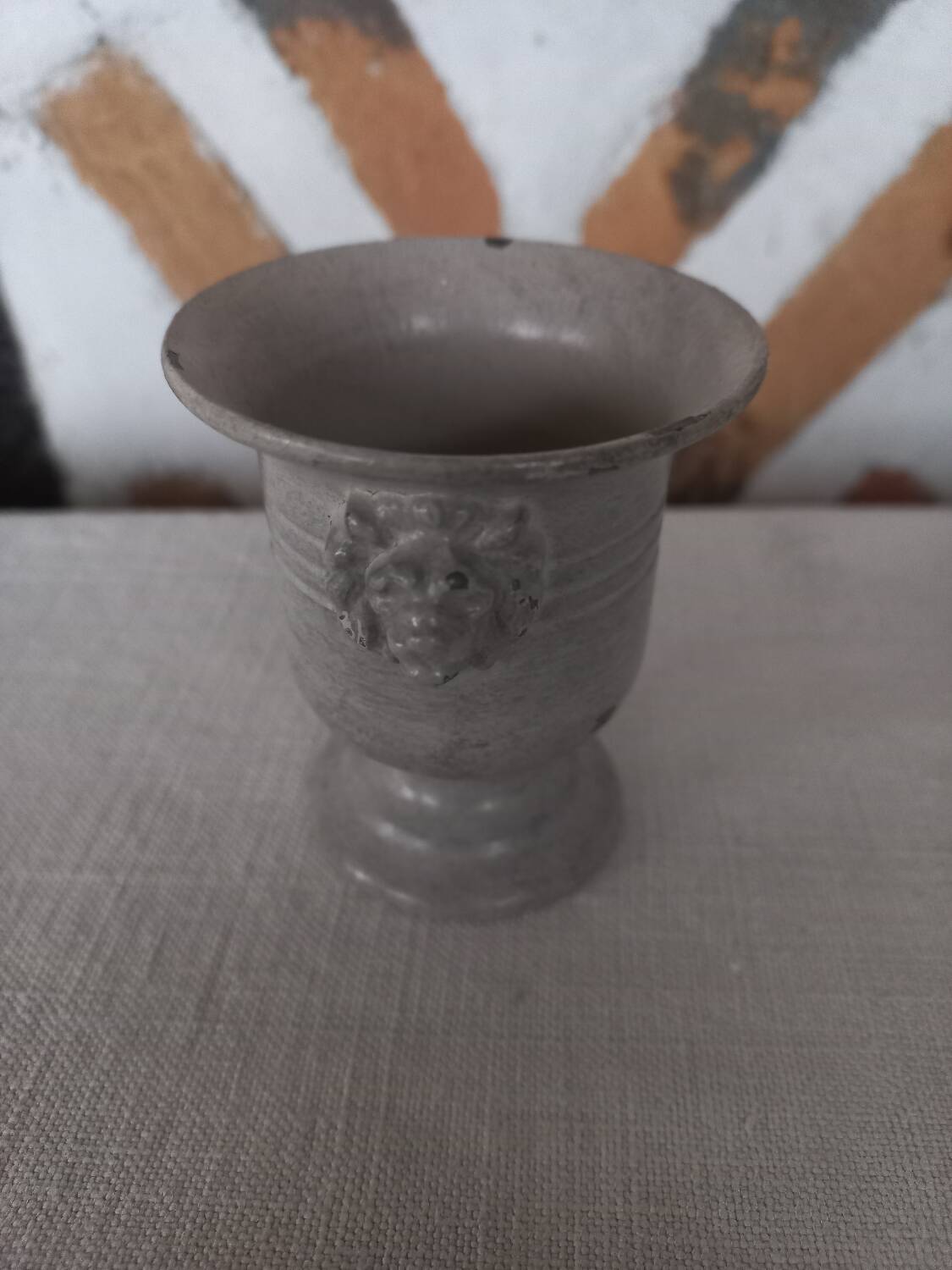 Small Medici lion head vase