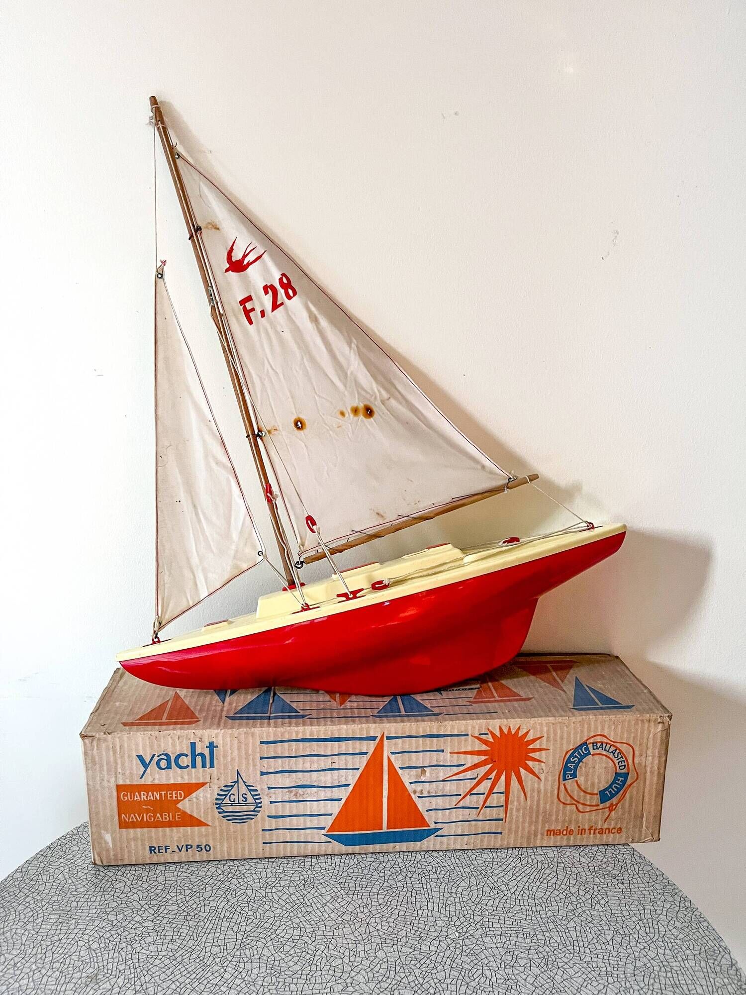 F28 VP50 basin sailboat from the French brand Giraud Sauveur.