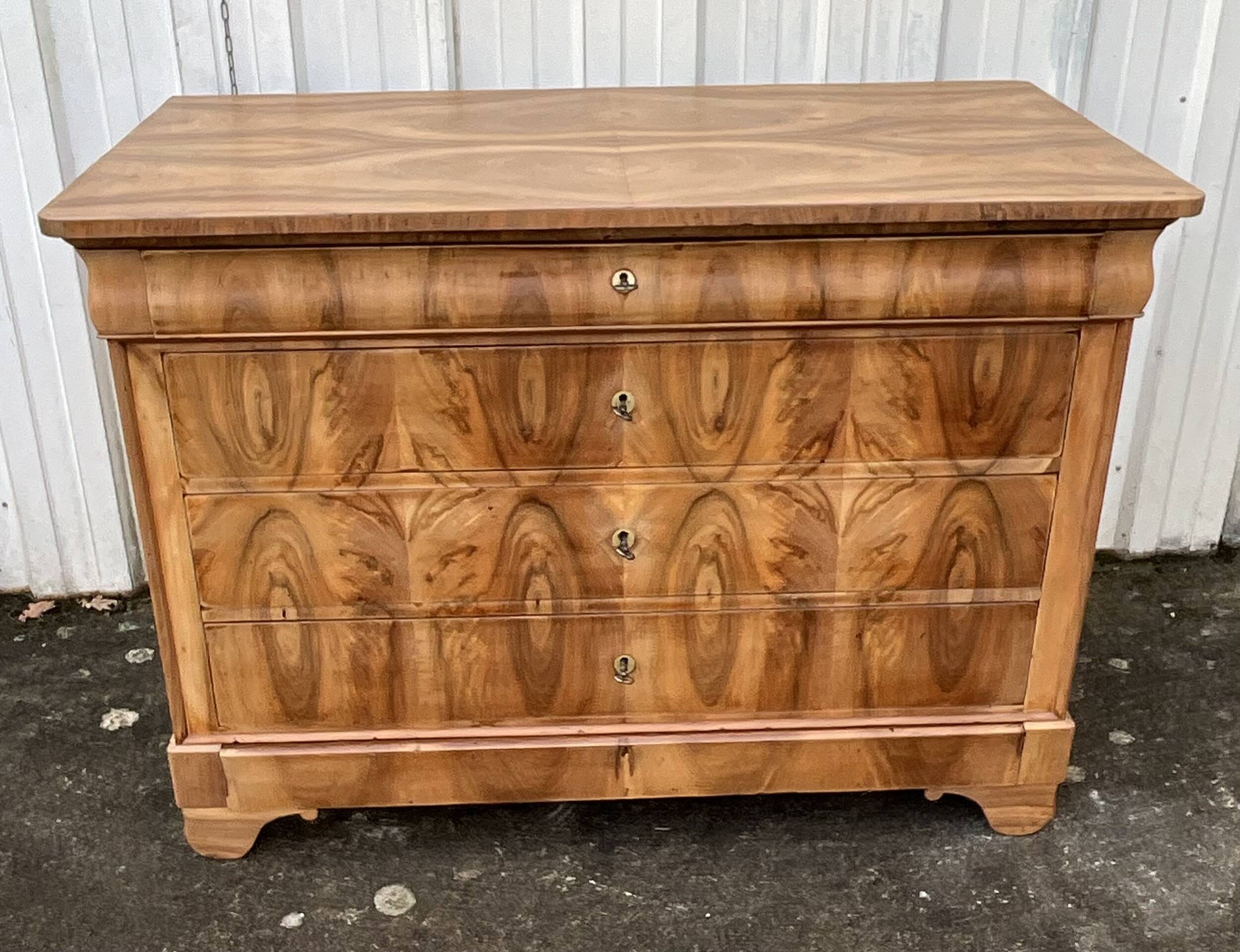 Louis Philippe Burl Walnut Chest of Drawers, Mid-19th Century