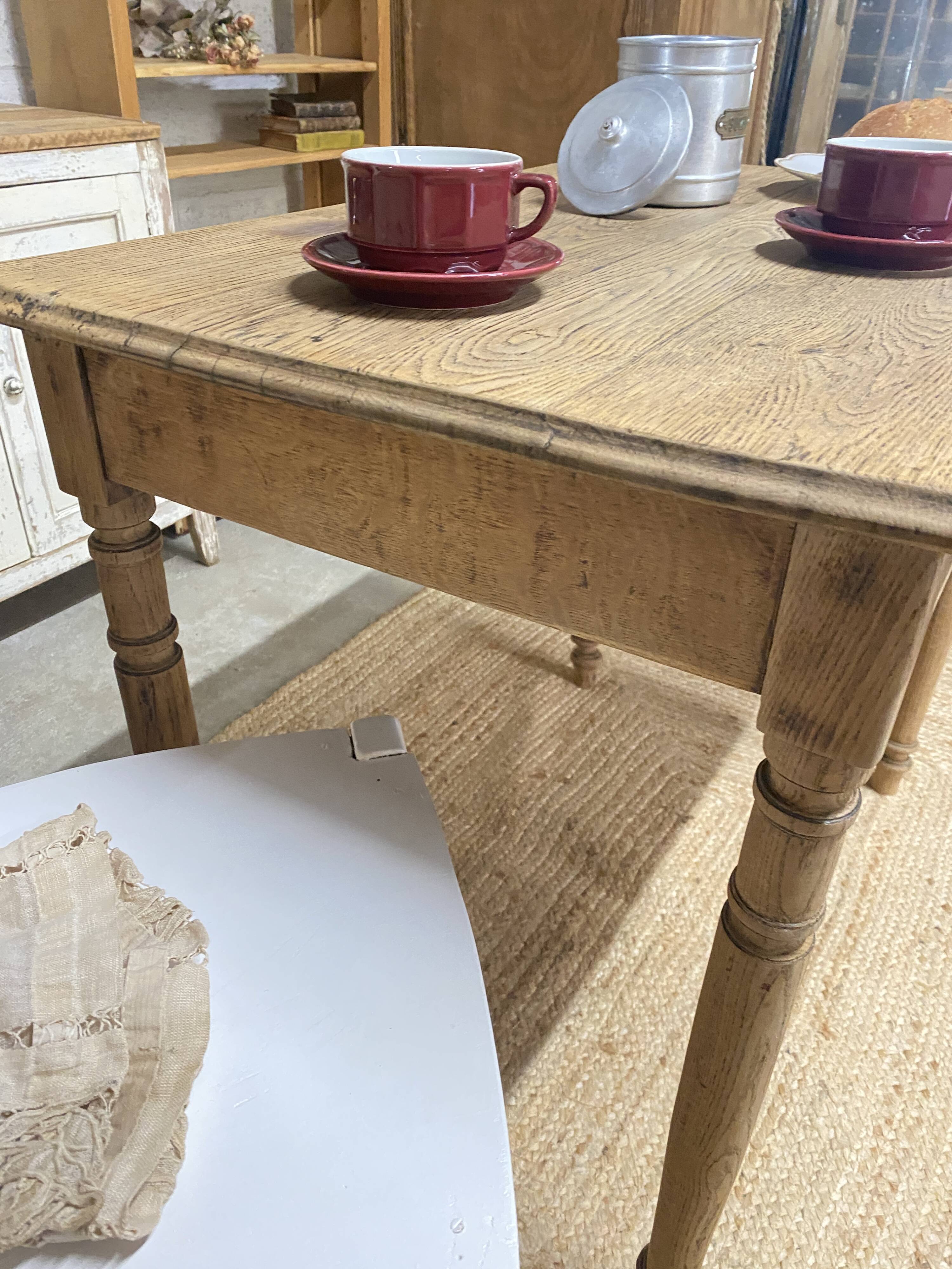 Petite table de ferme en chêne