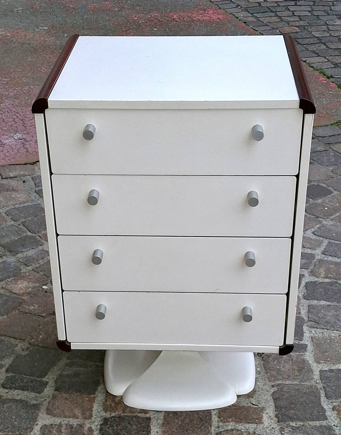 Tulip leg commode design, French manufacturing by Gautier.