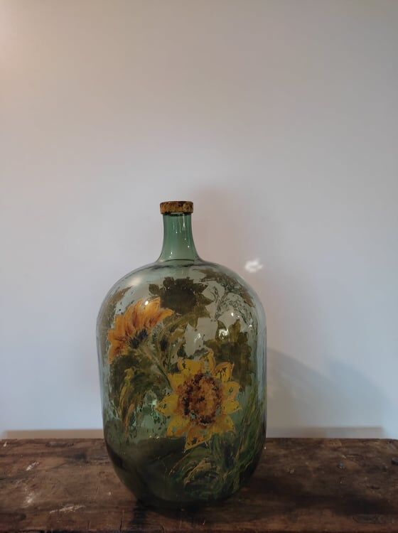 Very original Old Lady Jeanne, hand painted. 28l.