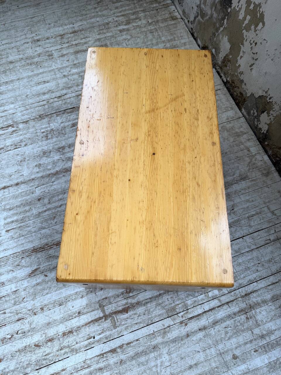 Coffee table in Perriand style, Les Arcs 1800.