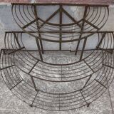 Half-moon plant holder