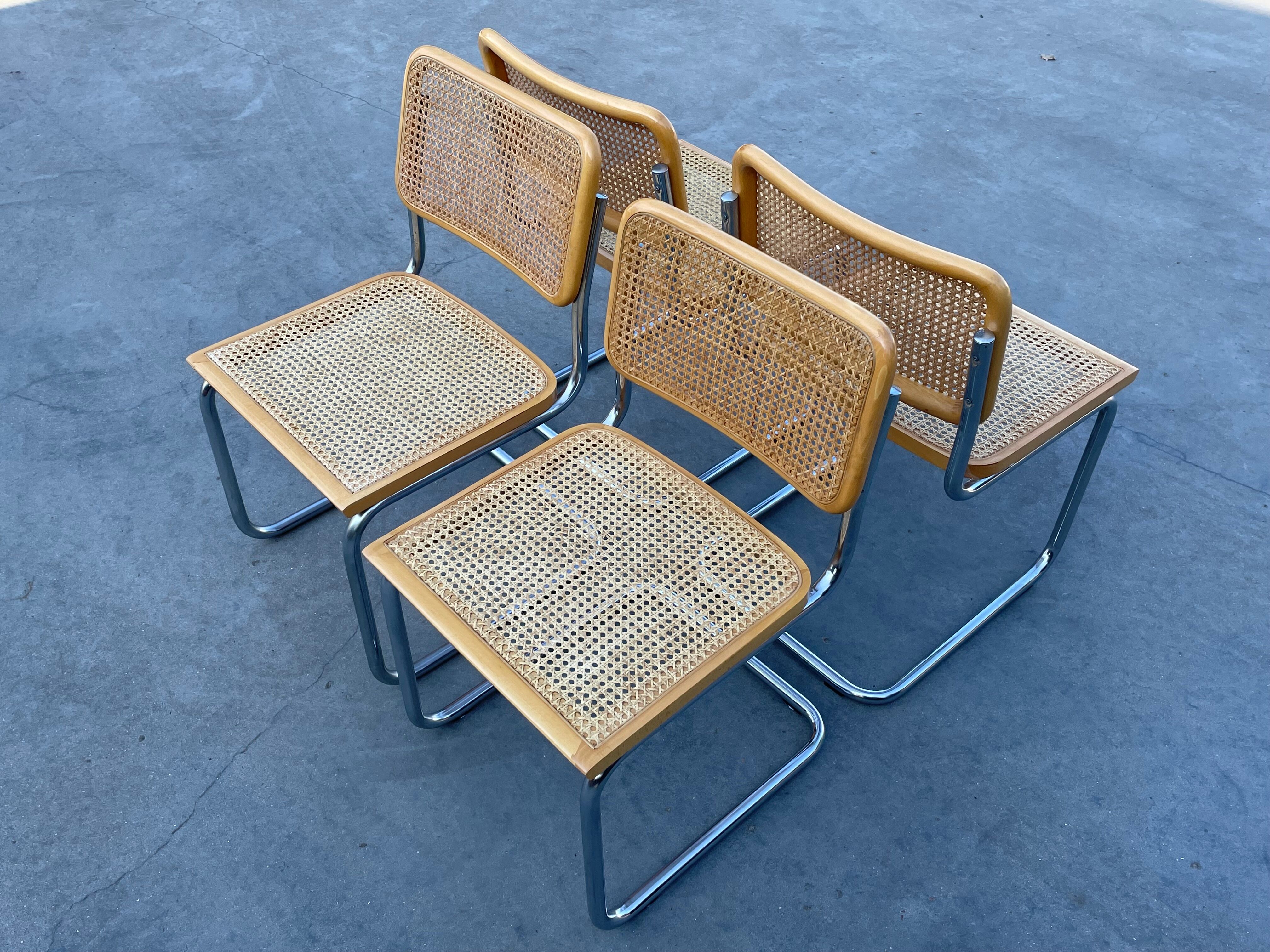 Lot de  4 chaises modèle Cesca B32