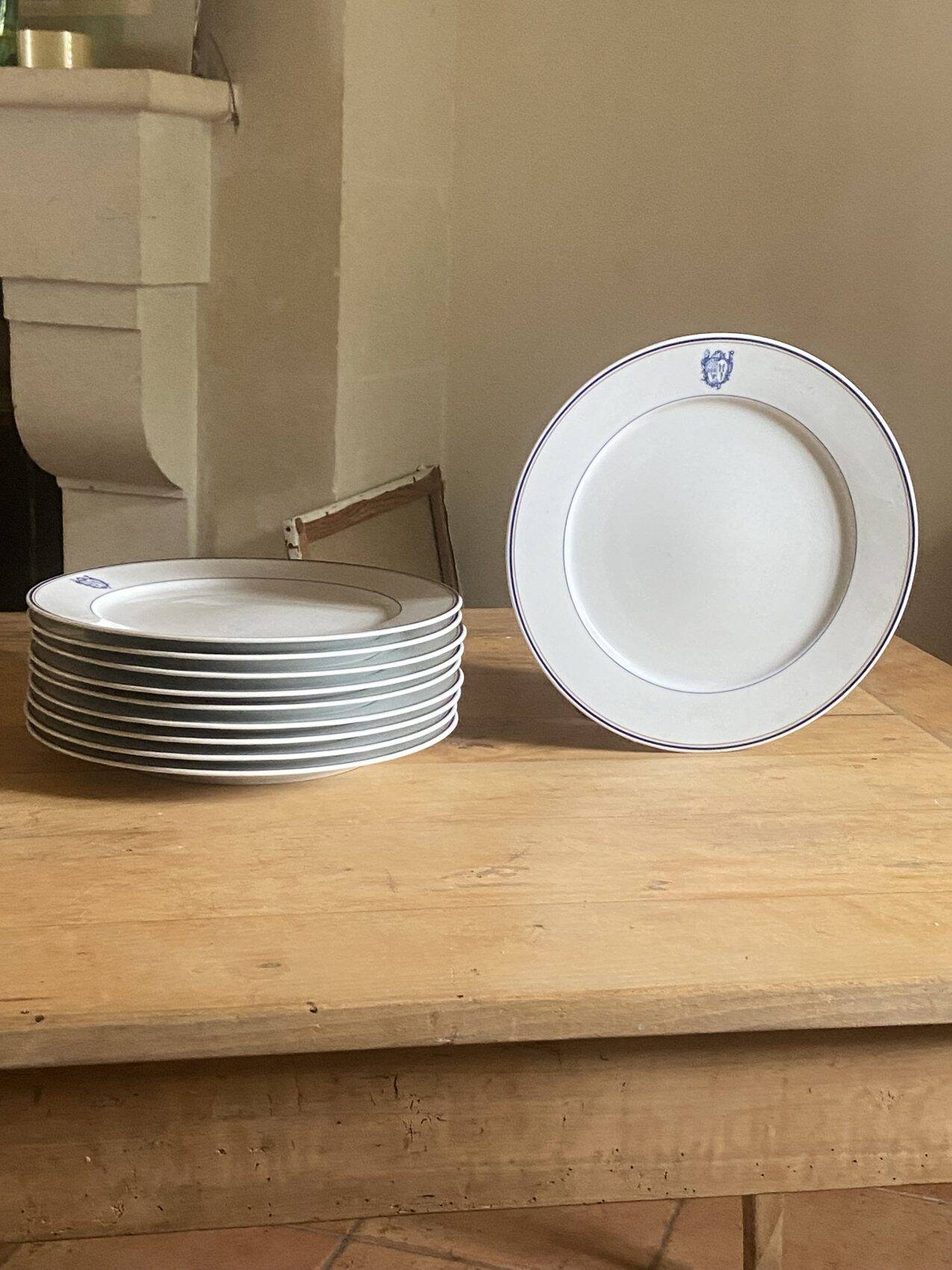 Set of 11 large flat plates – White porcelain with blue rim – Pillivuyt, 31 cm