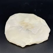 Sculptural bowl in translucent stone – Onyx/Alabaster