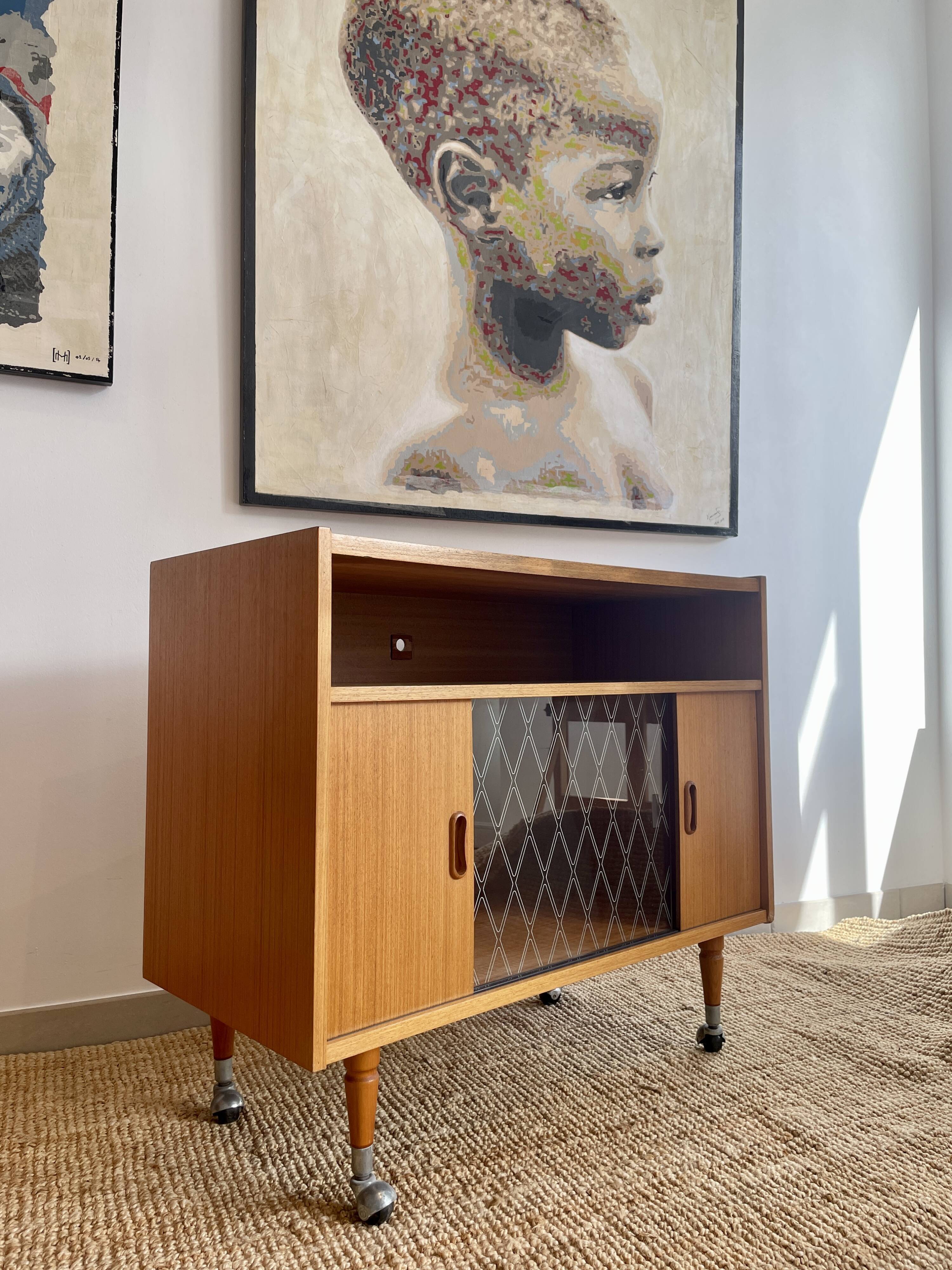 Meuble bar vintage sur roulettes