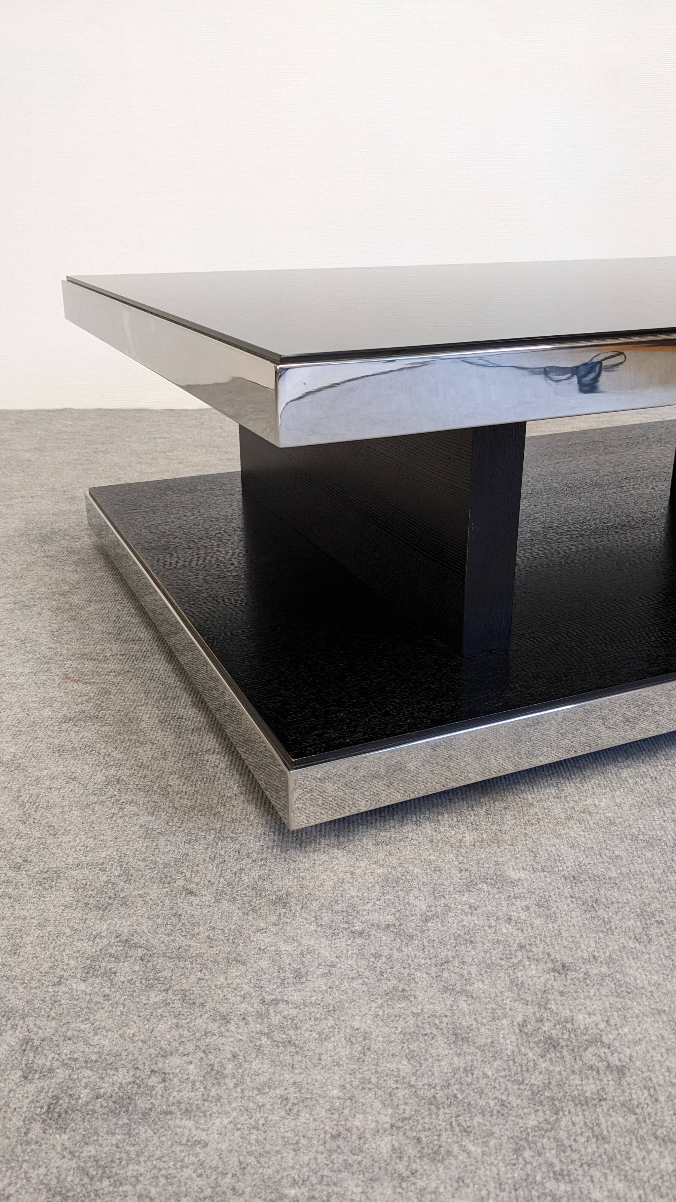 Contemporary design coffee table, Italian 1970s style.