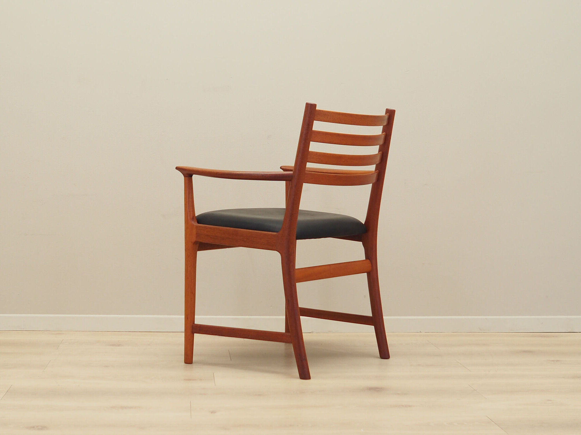 Chaise en teck design danois années 1970 production: Danemark