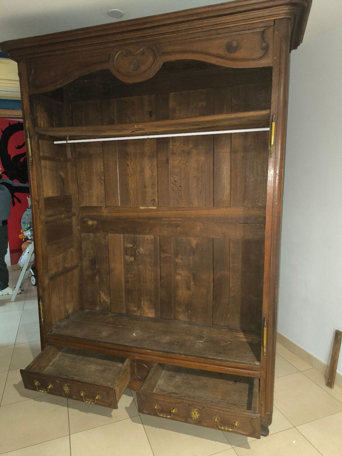 Lorraine wardrobe in solid oak from the 18th century.