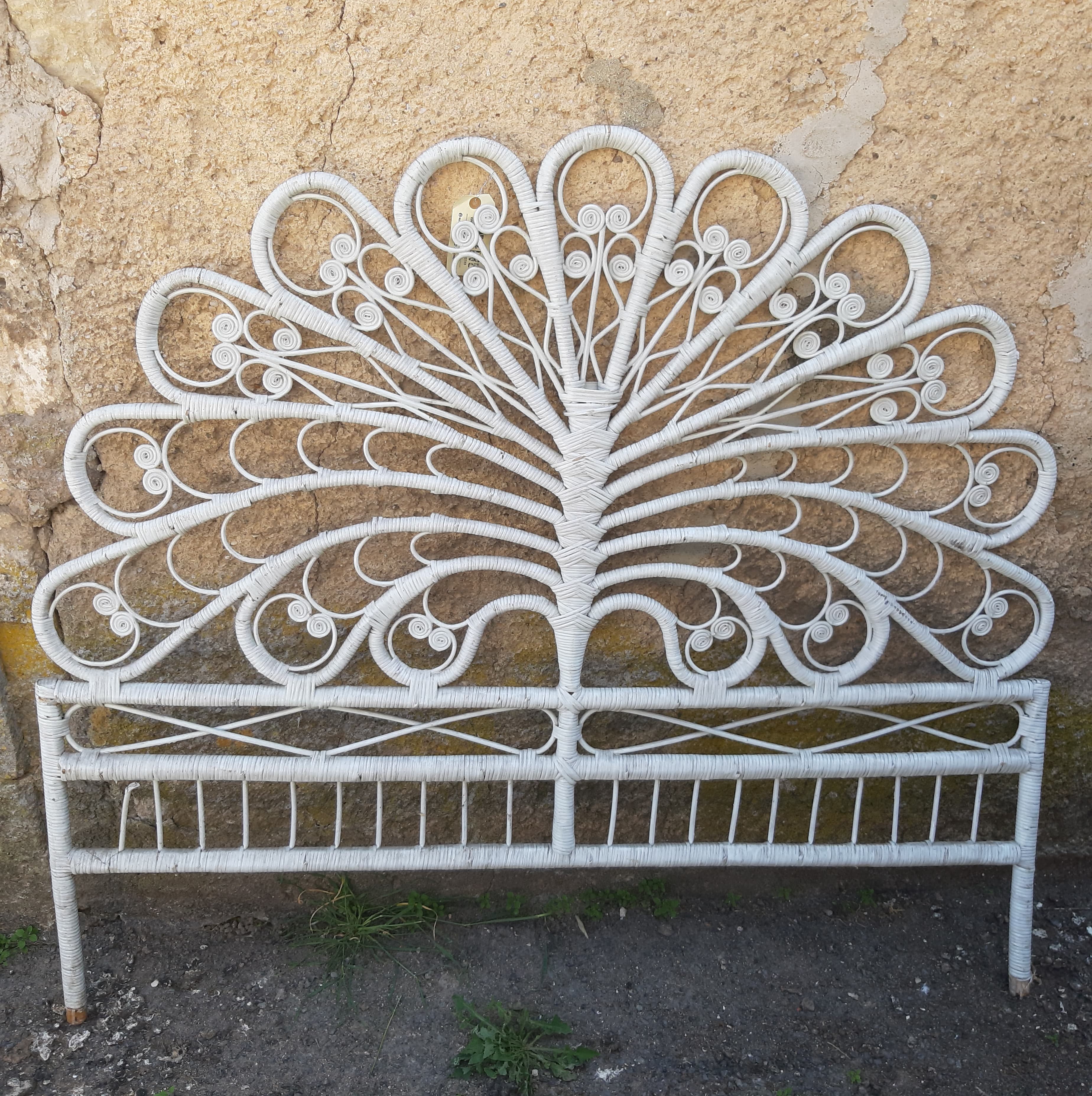 Tete de lit peacock rotin blanc