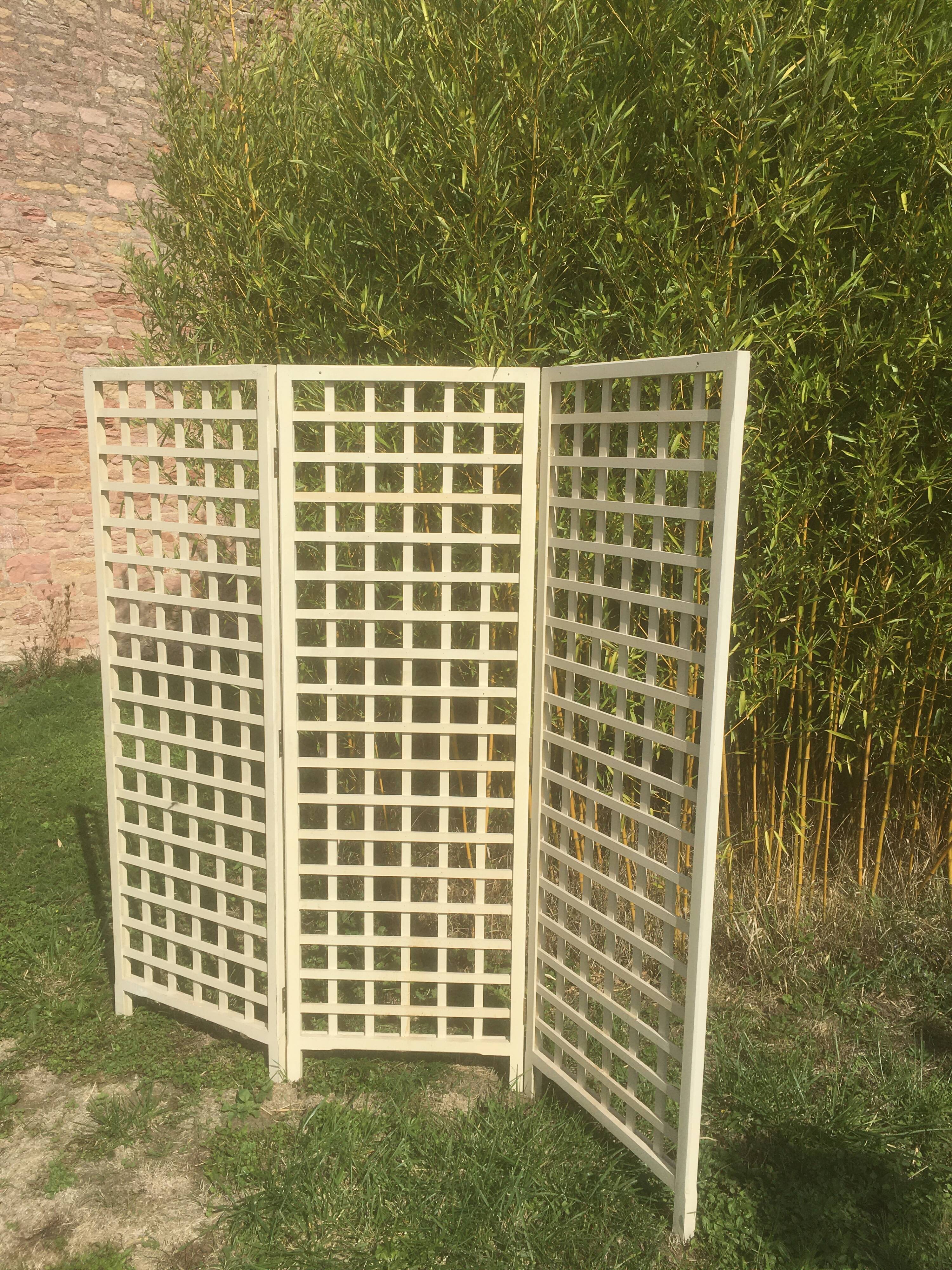 Off-white room divider