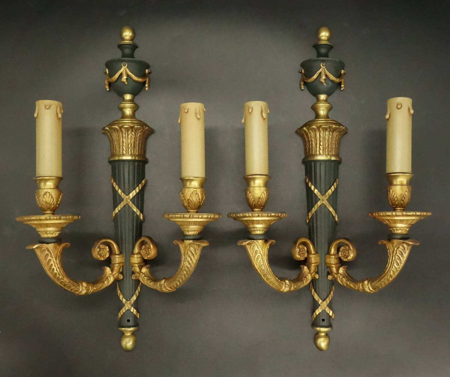 Pair of large Empire style quiver sconces - bronze / green patina
