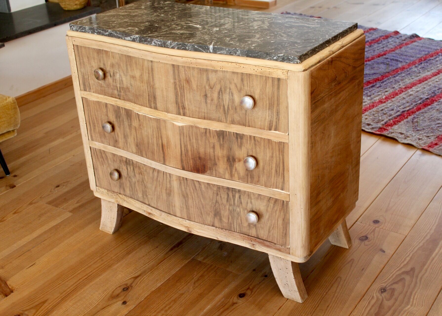 Commode années 30 et son marbre noir
