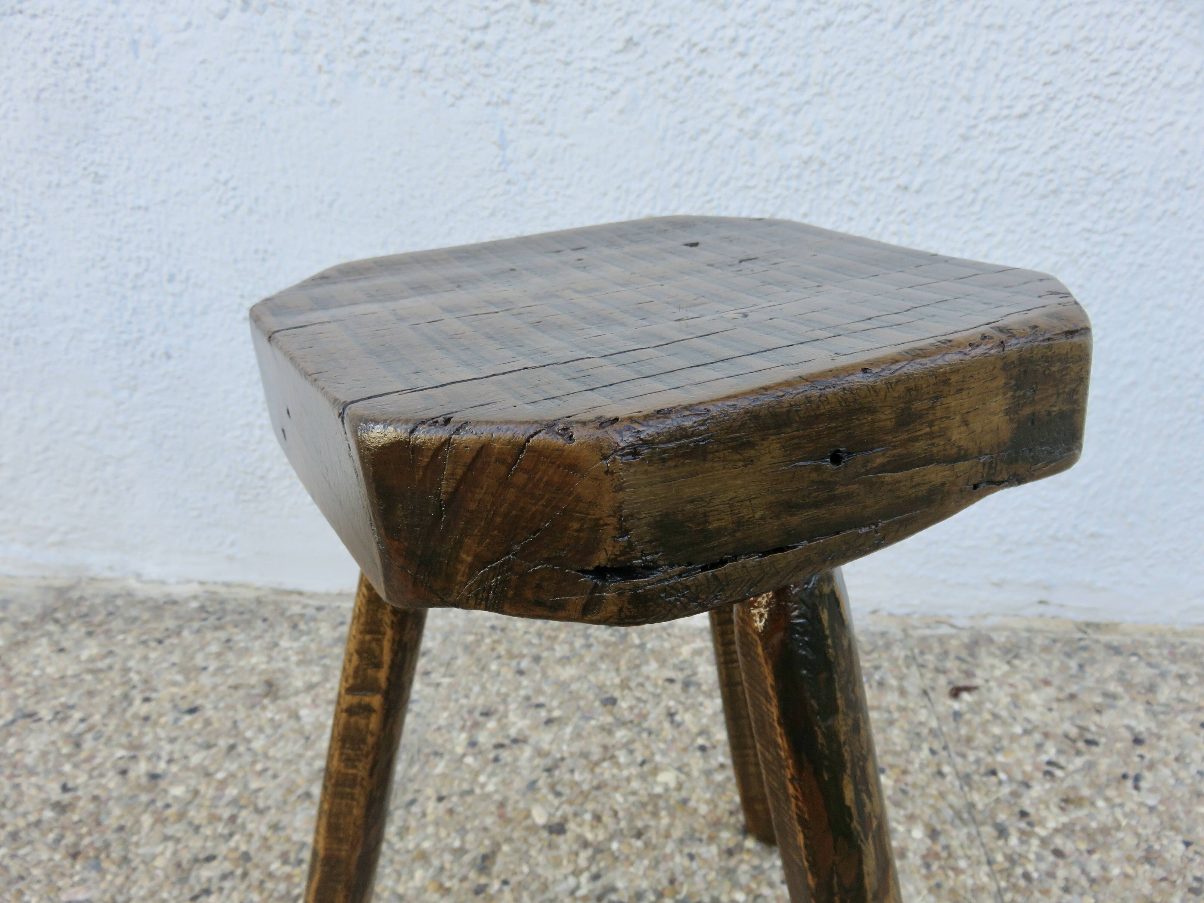 Tabouret de ferme tripode, assise hexagonale, bois massif, années 50-60