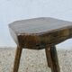 Tabouret de ferme tripode, assise hexagonale, bois massif, années 50-60