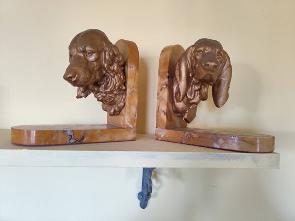 Paire de serres livres têtes de chiens en régule sur plaque de marbre, signé Lecourtier - sculptures