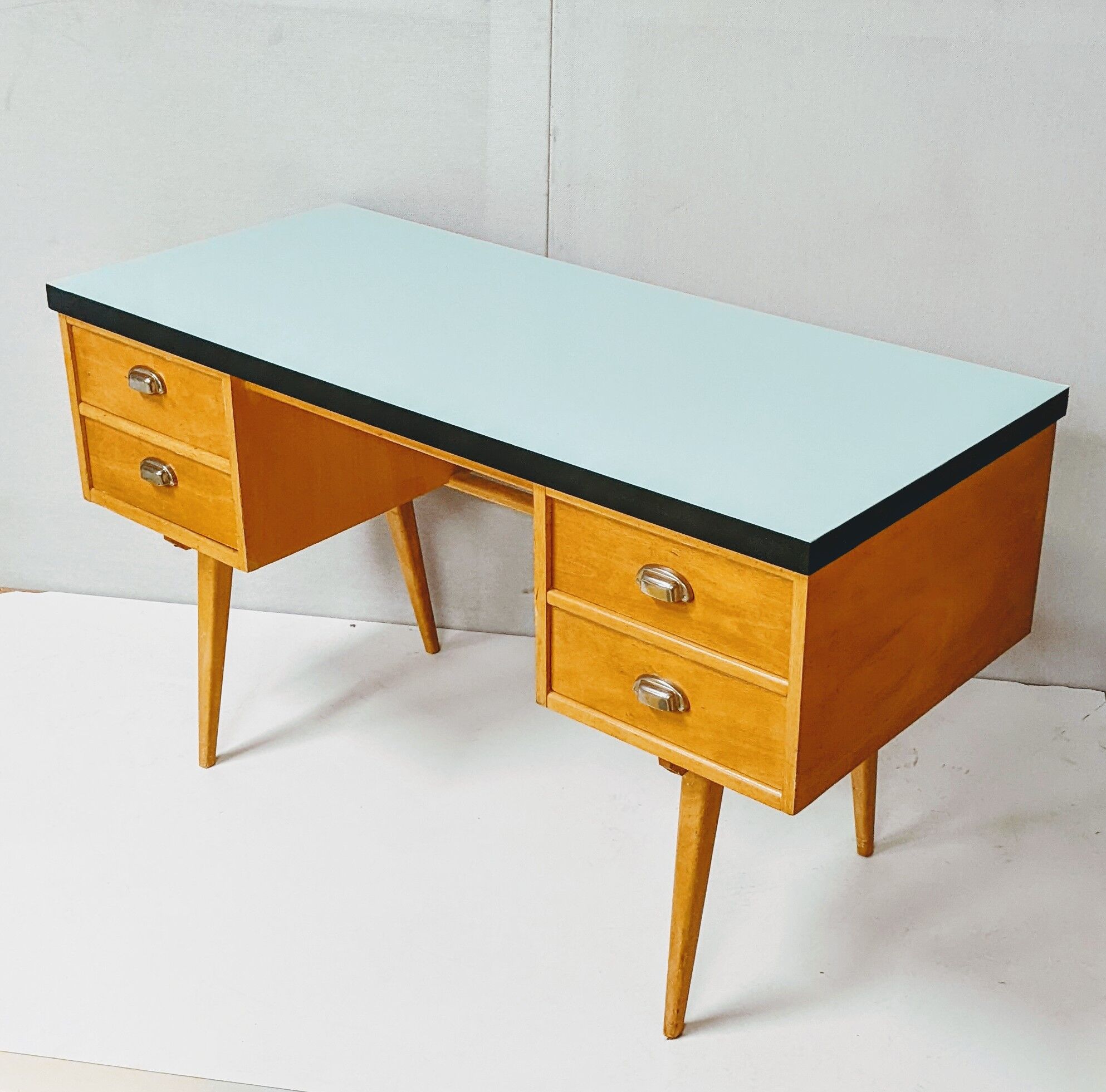 Vintage wooden desk / spindle feet