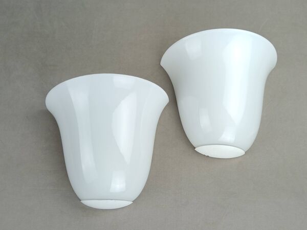 Appliques demi cloche en verre opalin, 1970