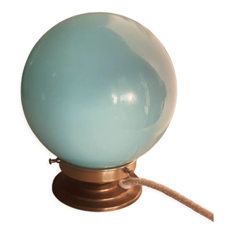 Lampe à poser globe opaline bleu