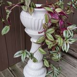 Porcelain pedestal