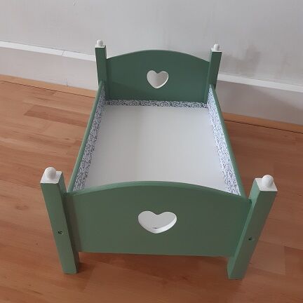 Doll bed