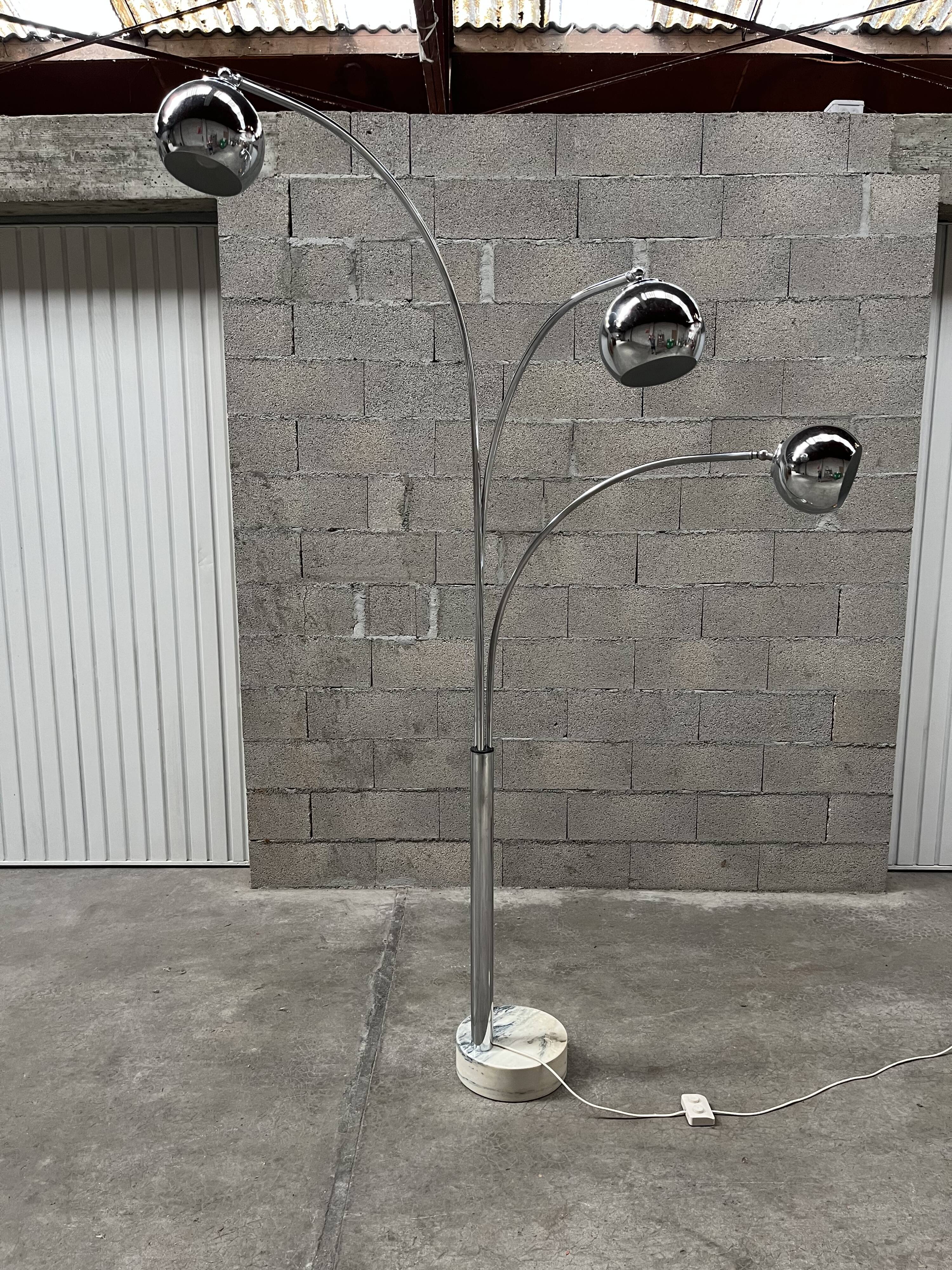 Lily of the valley floor lamp 1970 design Goffredo Reggiani