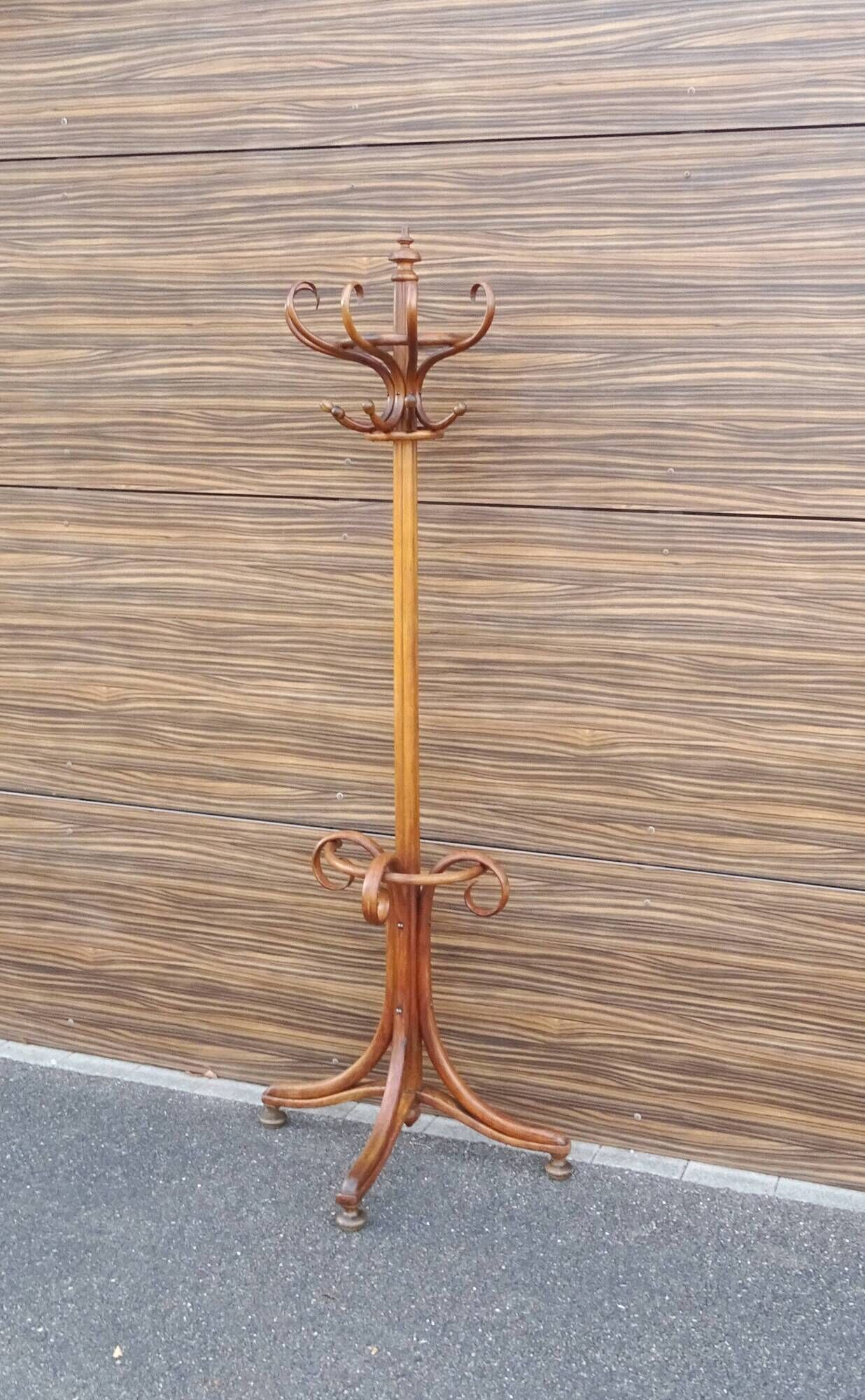 Curved wooden wall coat rack, J&J Kohn Ca.1890 No Thonet