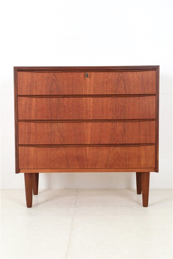 Fully restored mid-century teak dresser with 4 drawers / Danish modern design / 1960s