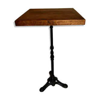 Manage vintage bistro standing