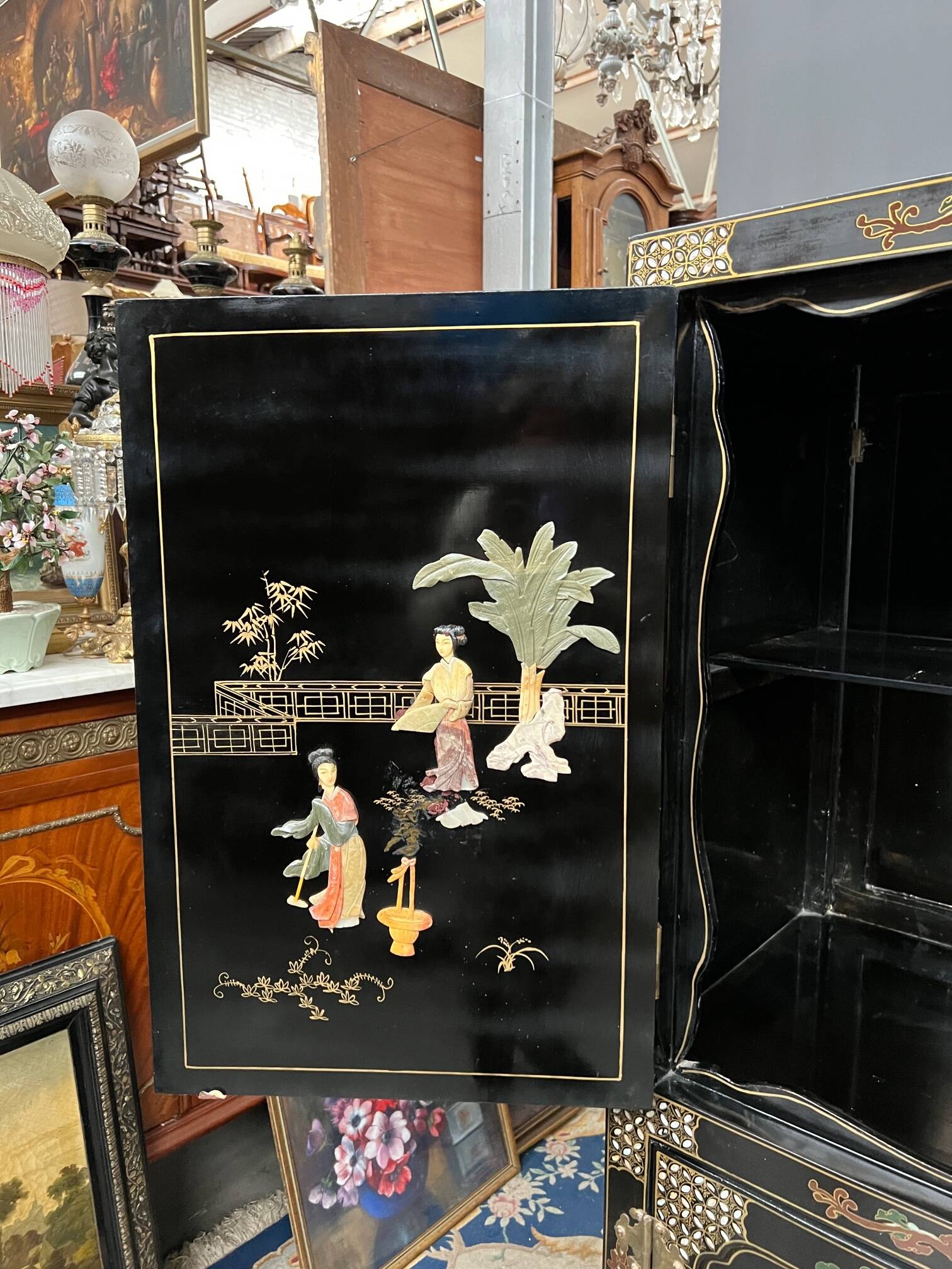 Chinoiserie style furniture. Mother-of-pearl, steatite, jade marquetry.