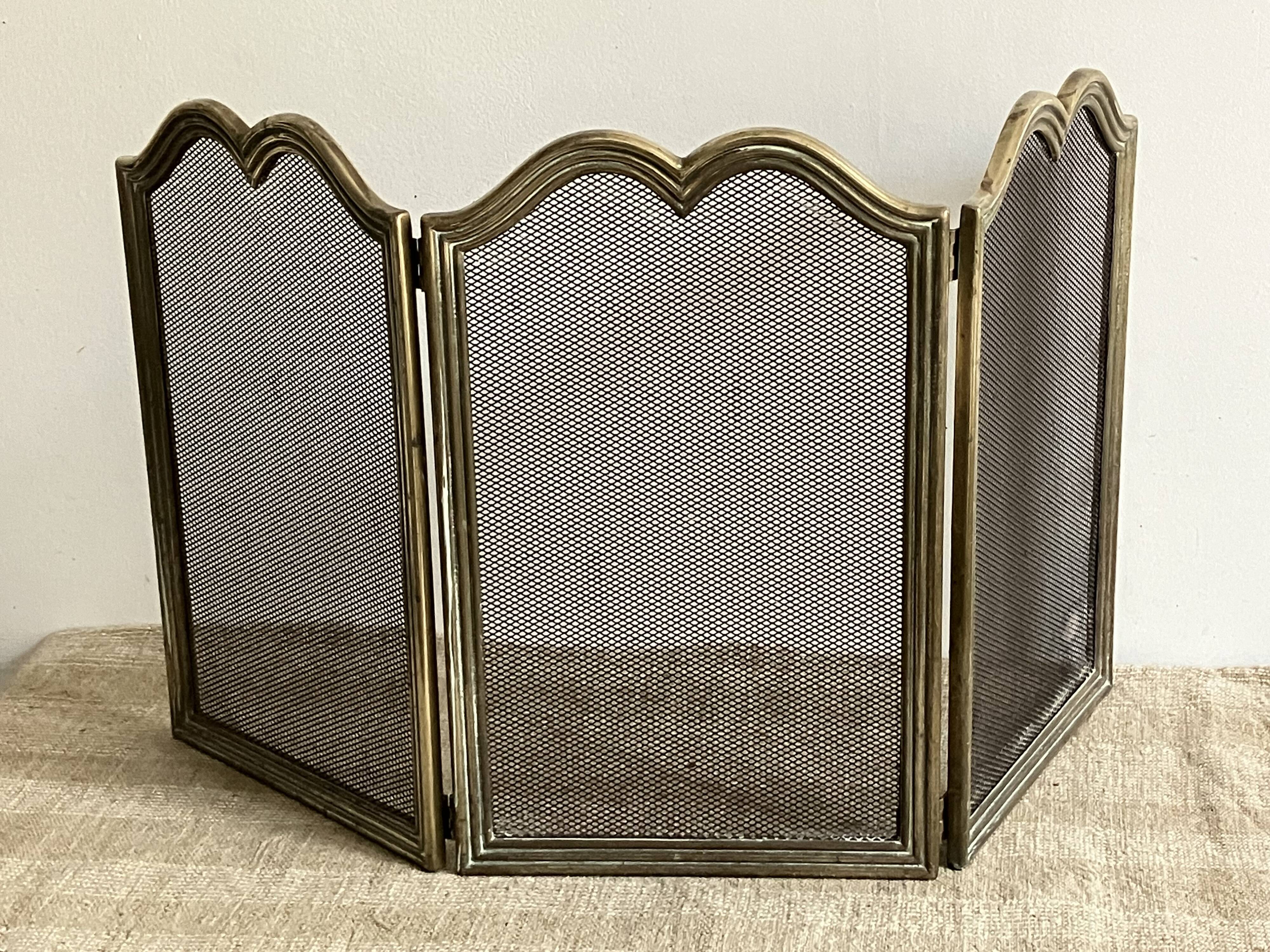 Three-leaf fire screen, fireplace accessory