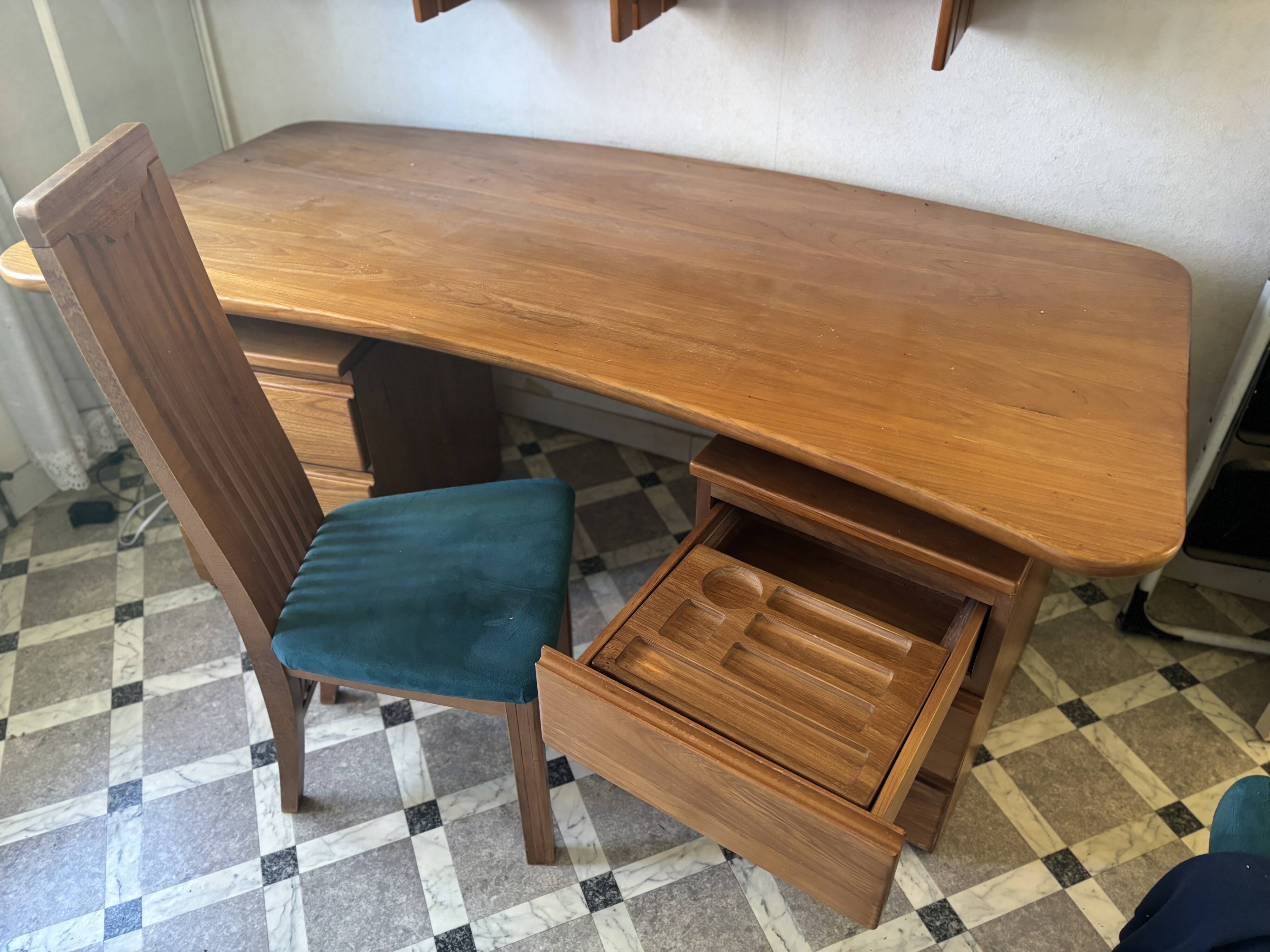 Bureau design en orme massif
