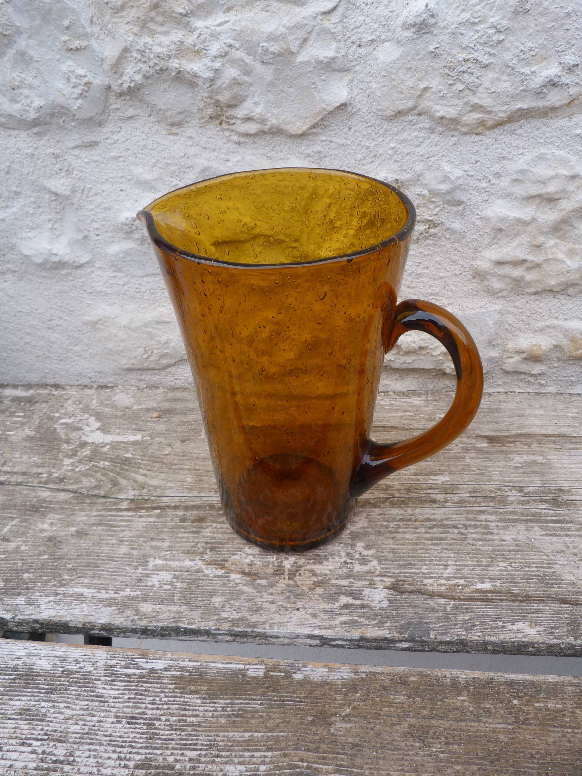 Pichet vintage en verre bullé ambre style Biot