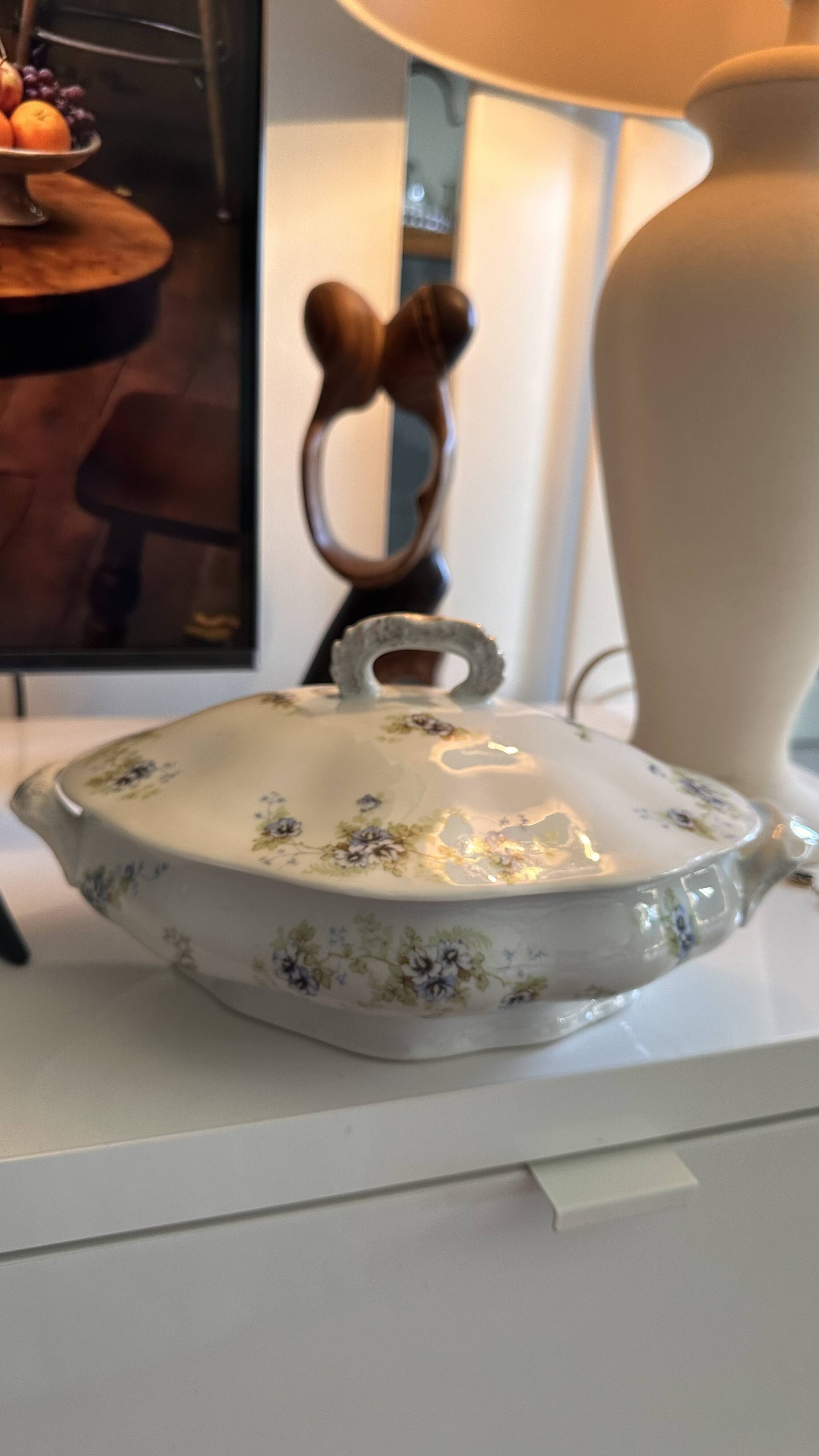Soup tureen "Aux Lions de Faïence" Paris - Perfect Condition