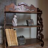 Étagère murale ancienne en bois découpé