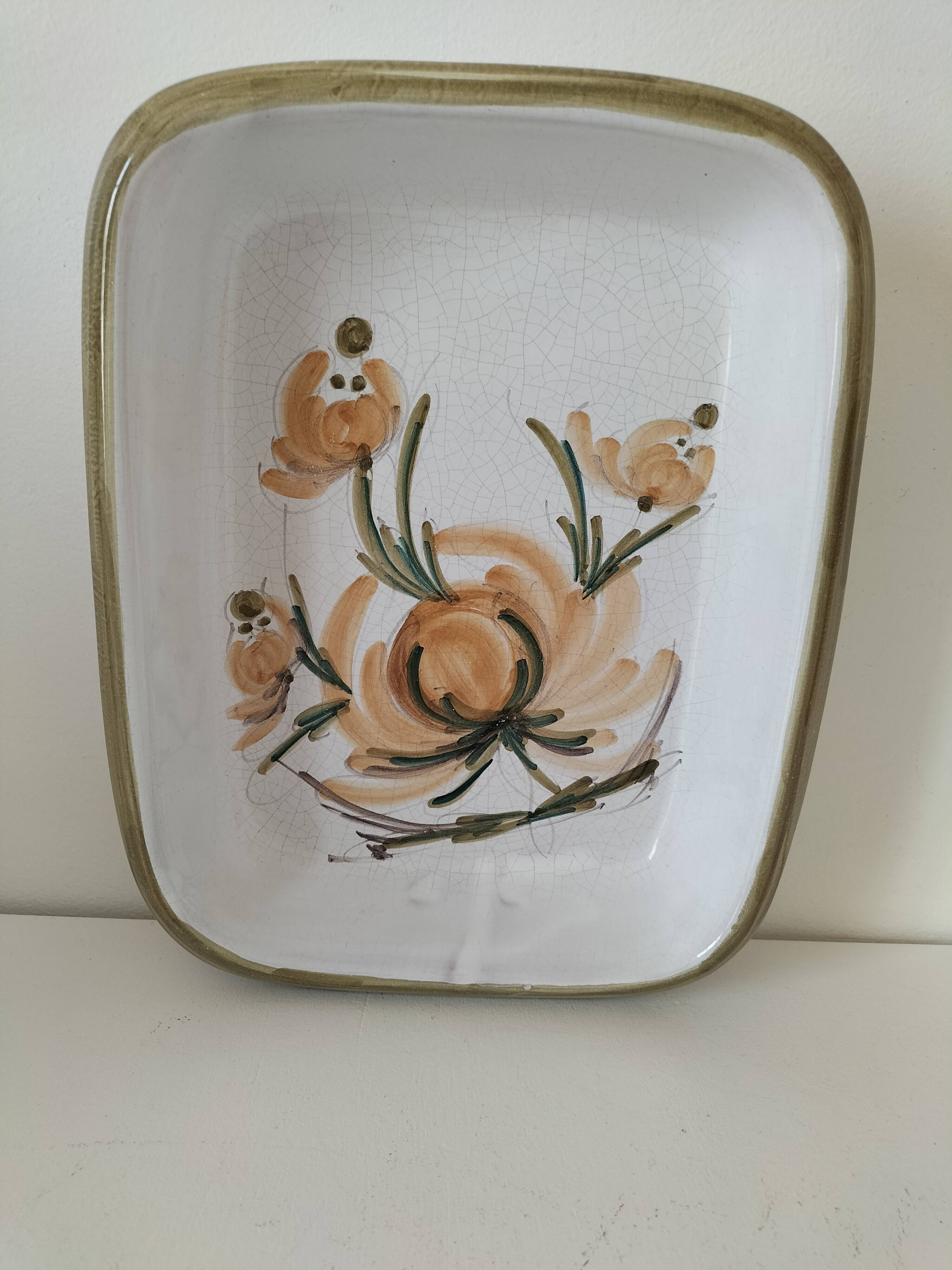 Ceramic dish from Maïthé pottery (Royan)