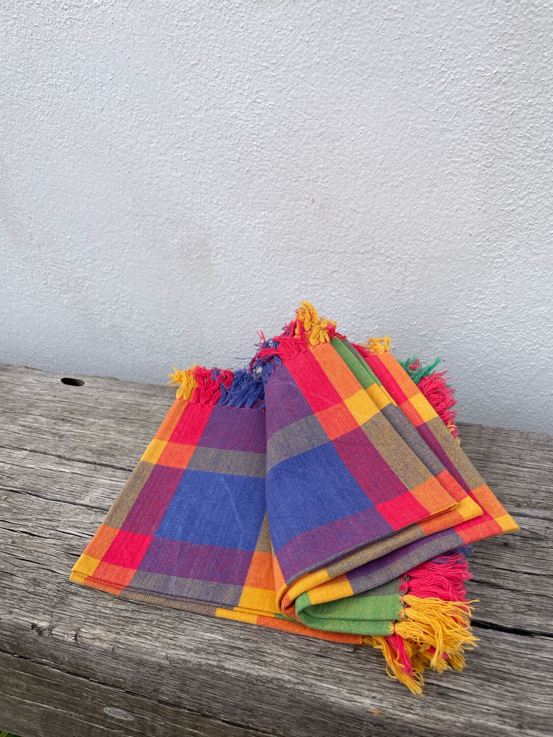 5 multicoloured checked napkins