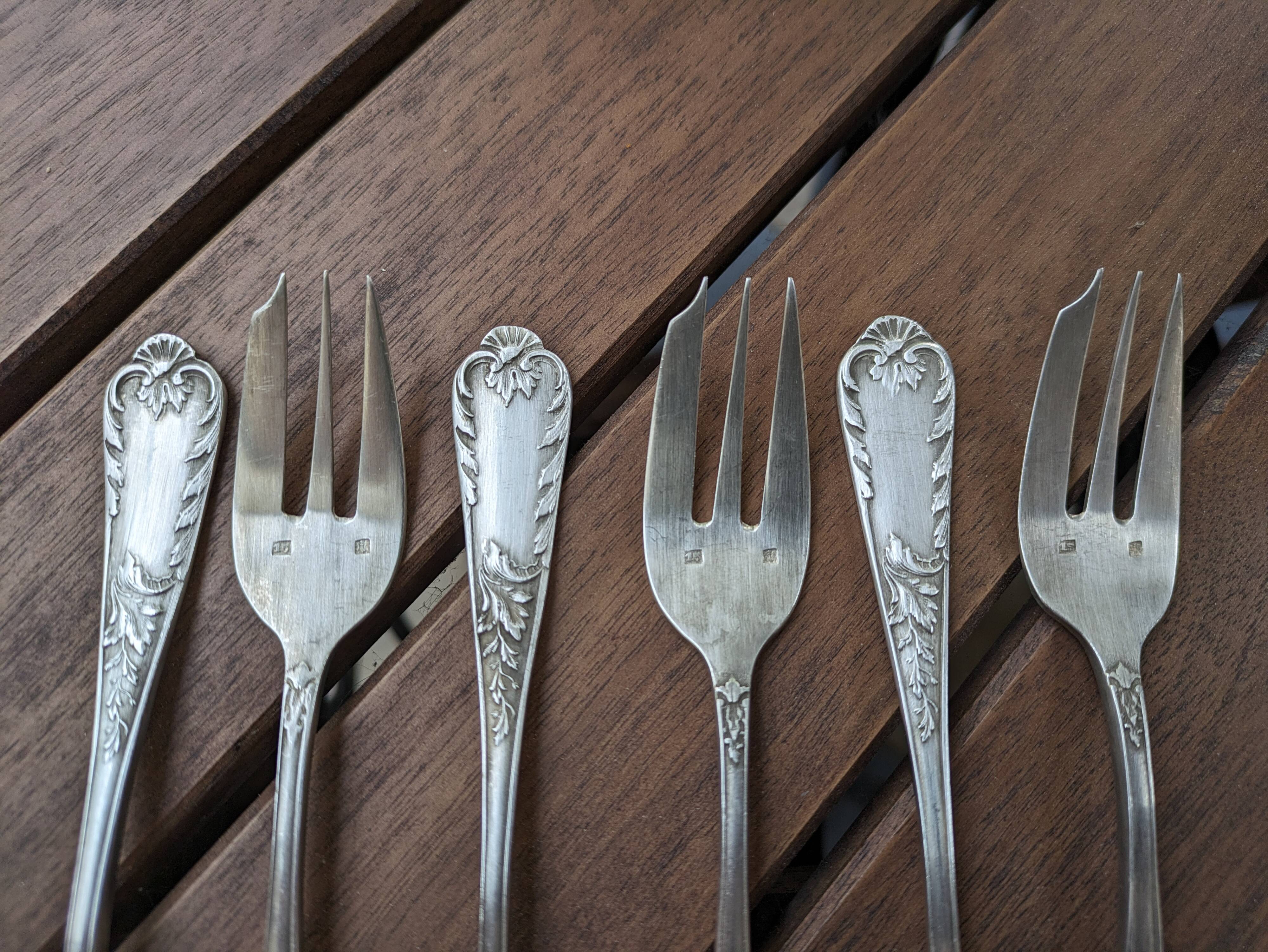 Set of 6 silver-plated oyster forks with floral decoration