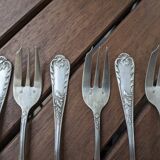 Set of 6 silver-plated oyster forks with floral decoration